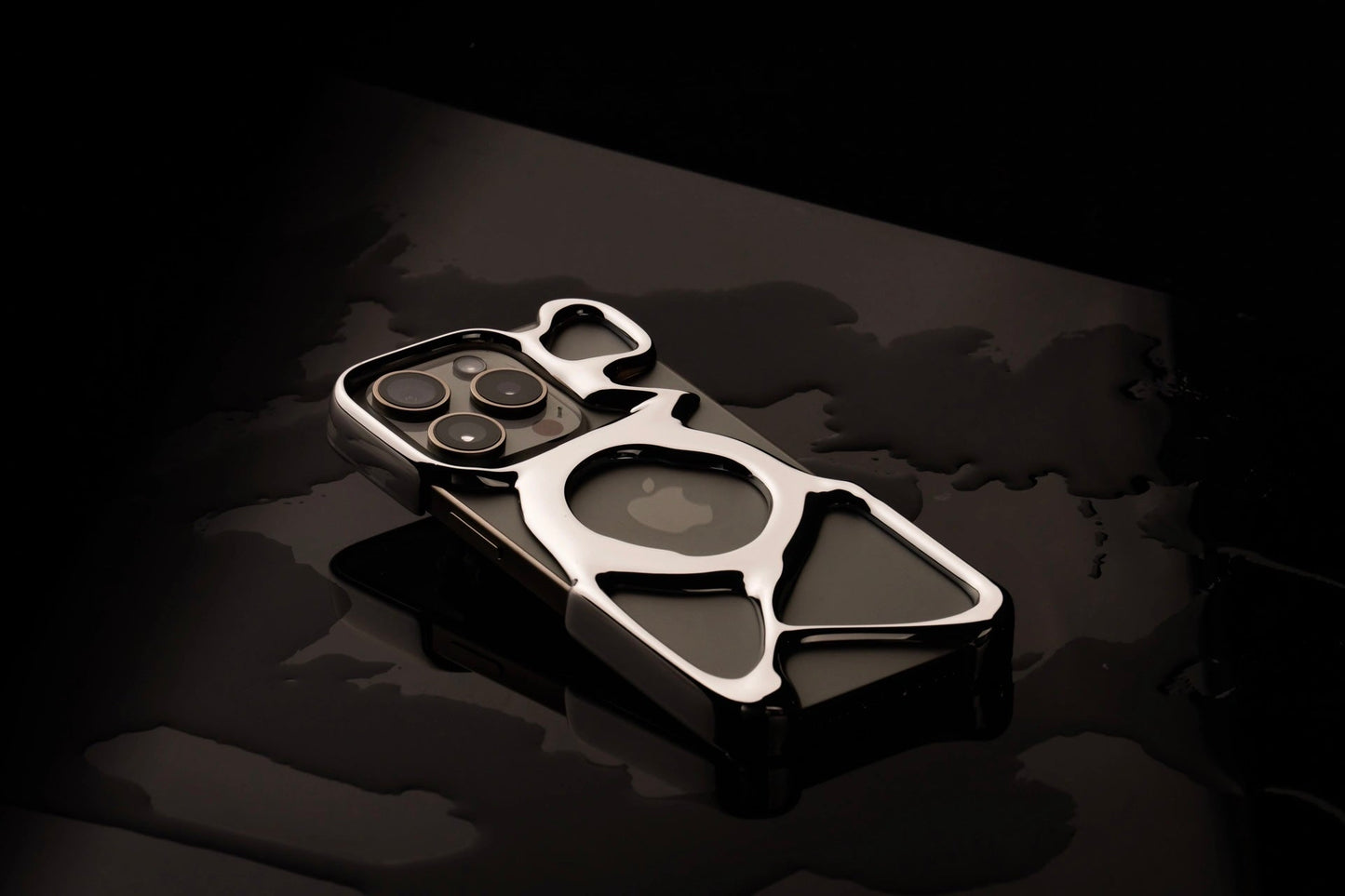 Hollowed Out Creative MagSafe Cover