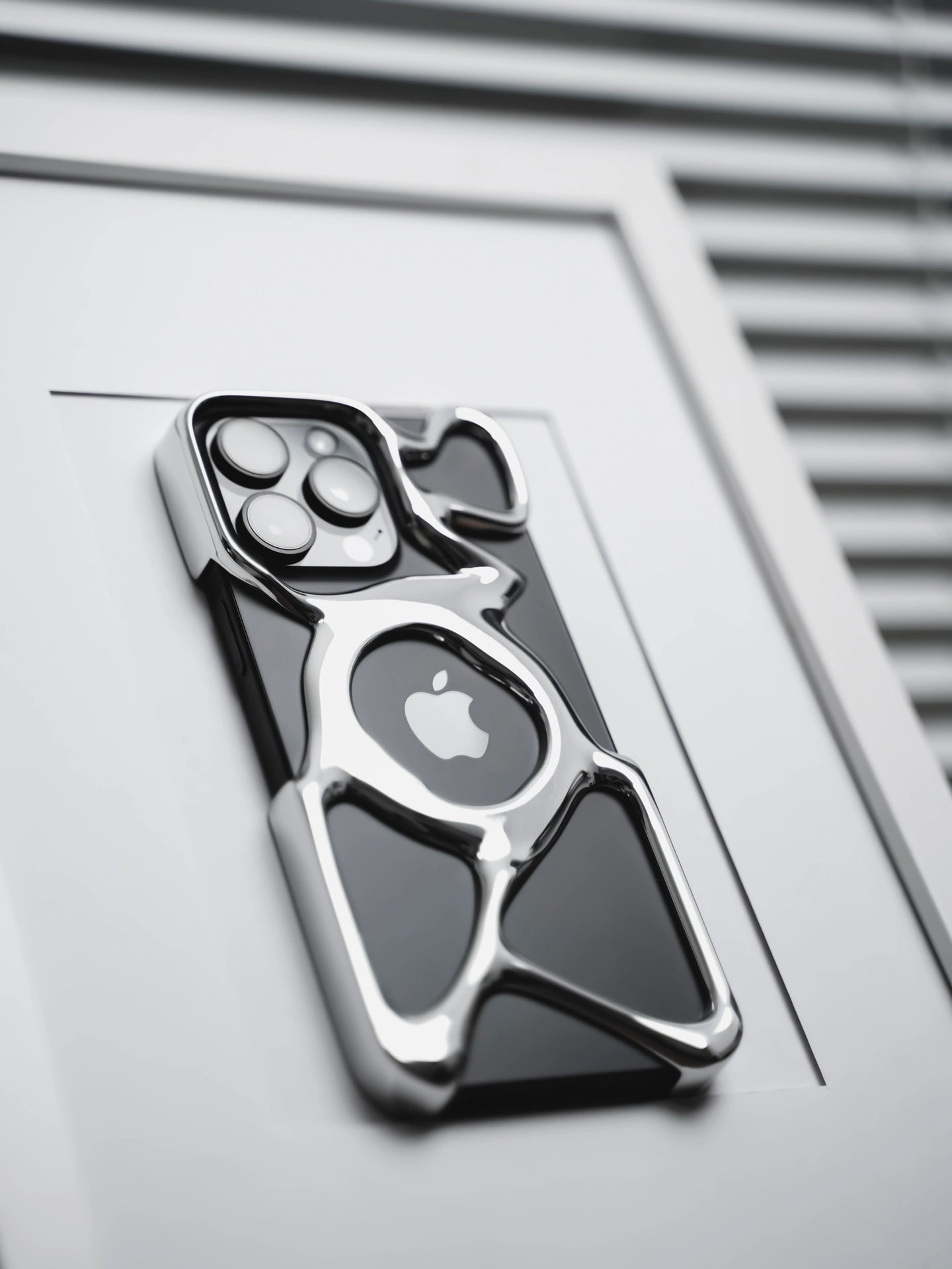 Hollowed Out Creative MagSafe Cover